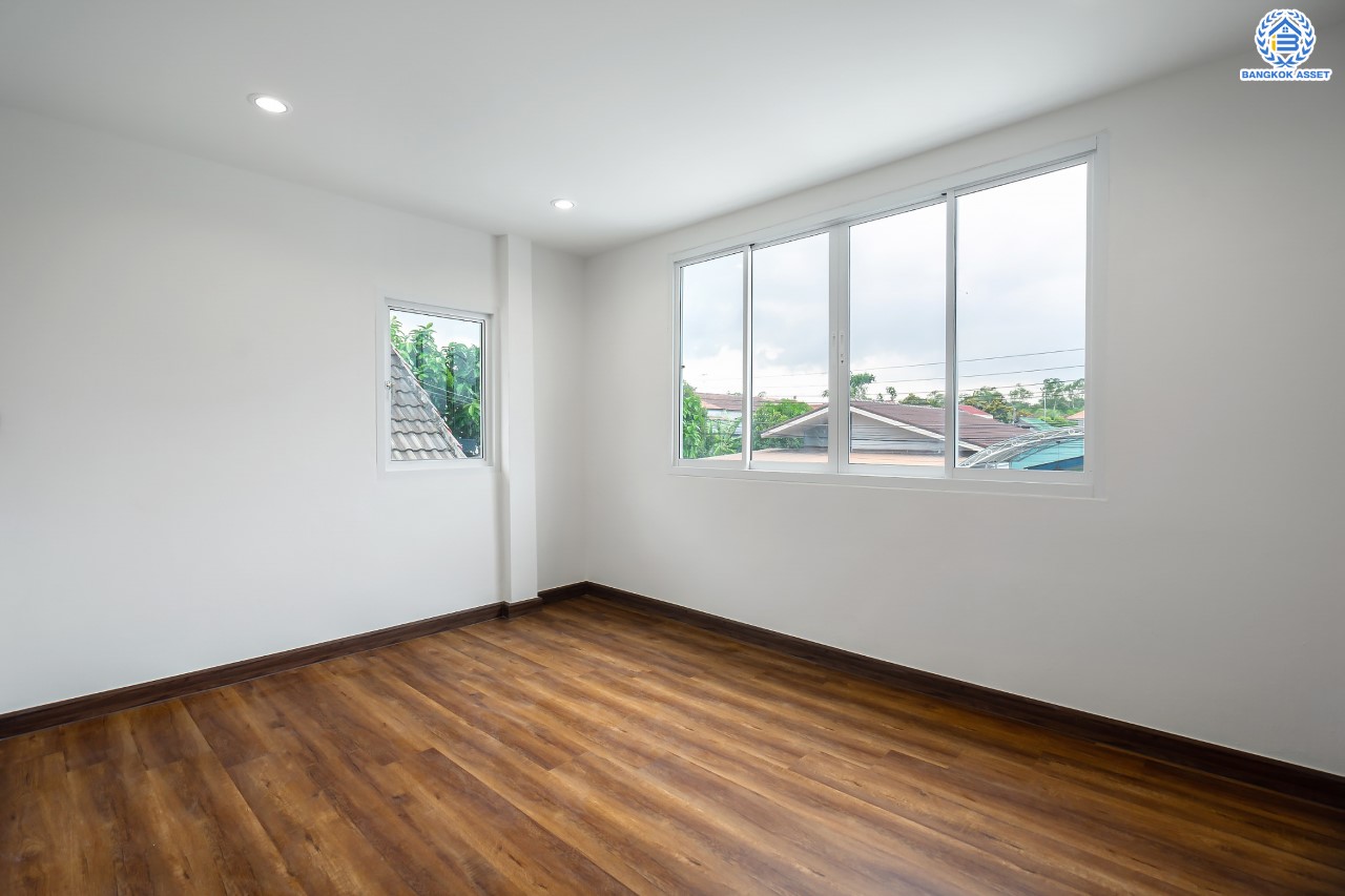 บ้านมือสองตกแต่งใหม่ ม.สินวงศ์ ดอนเมือง บ้านเดี่ยว เนื้อที่ 50 ตร.ว. ฟังก์ชัน 3 ห้องนอน 2 ห้องน้ำ จอดรถได้ 2 คัน บนทำเลดีที่สุด ใกล้สนามบินดอนเมือง ทางด่วน "ศรีสมาน" และรถไฟฟ้าสายสีแดง "สถานีดอนเมือง"